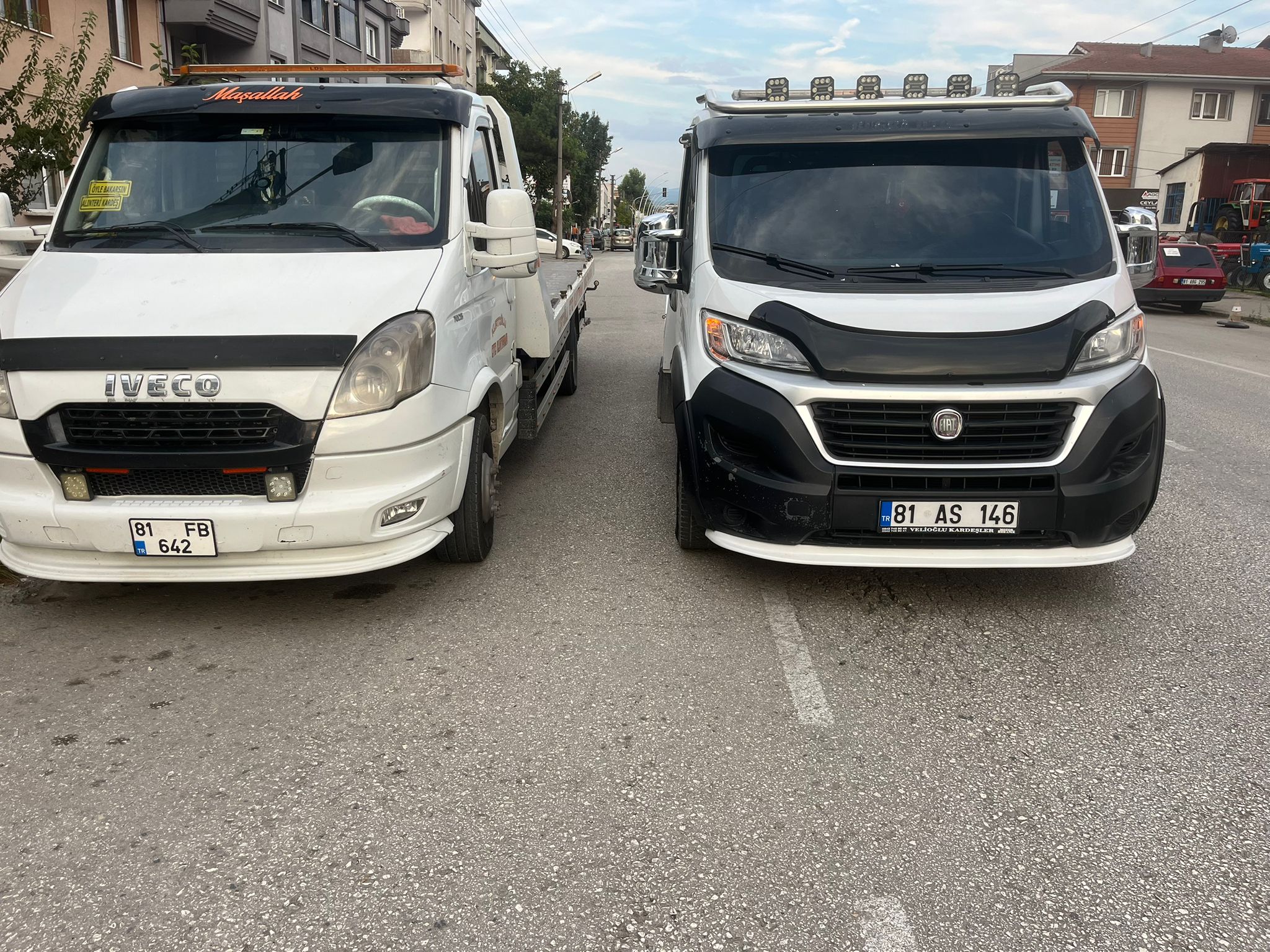 Otomobbil çekicisiOtomobbil çekicisiOtomobbil çekicisi